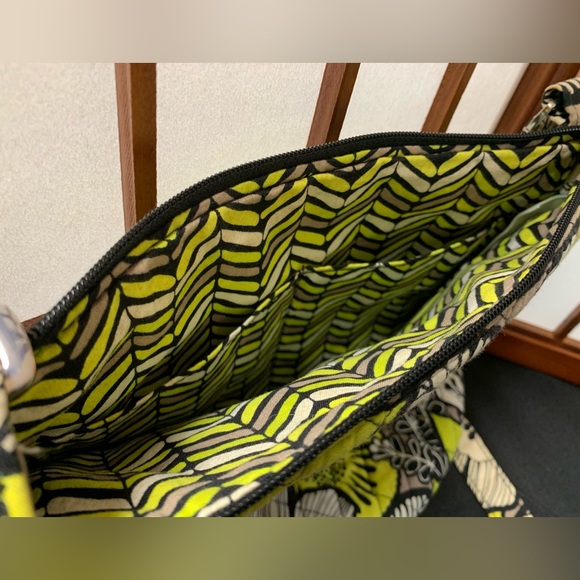 Vera Bradley Women’s Purse Bag. Green & White Like New. - Picture 4 of 6